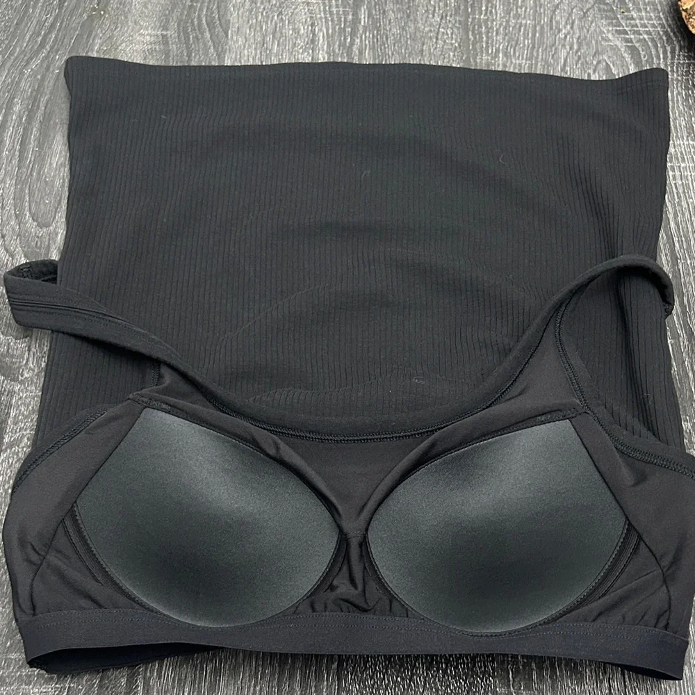 Black Ribbed Crop Top - Picture 3 of 4